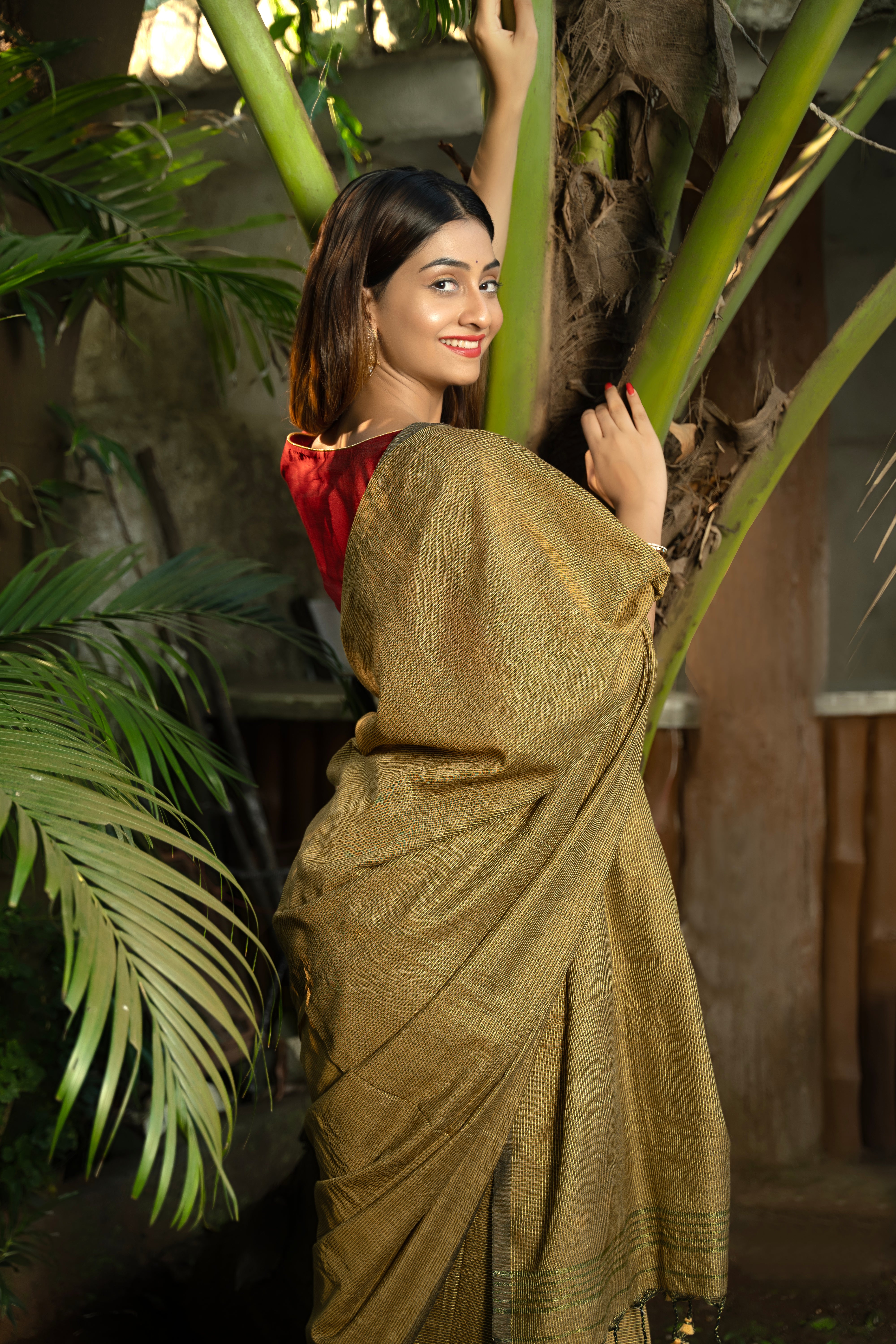 Golden Glimmer Saree