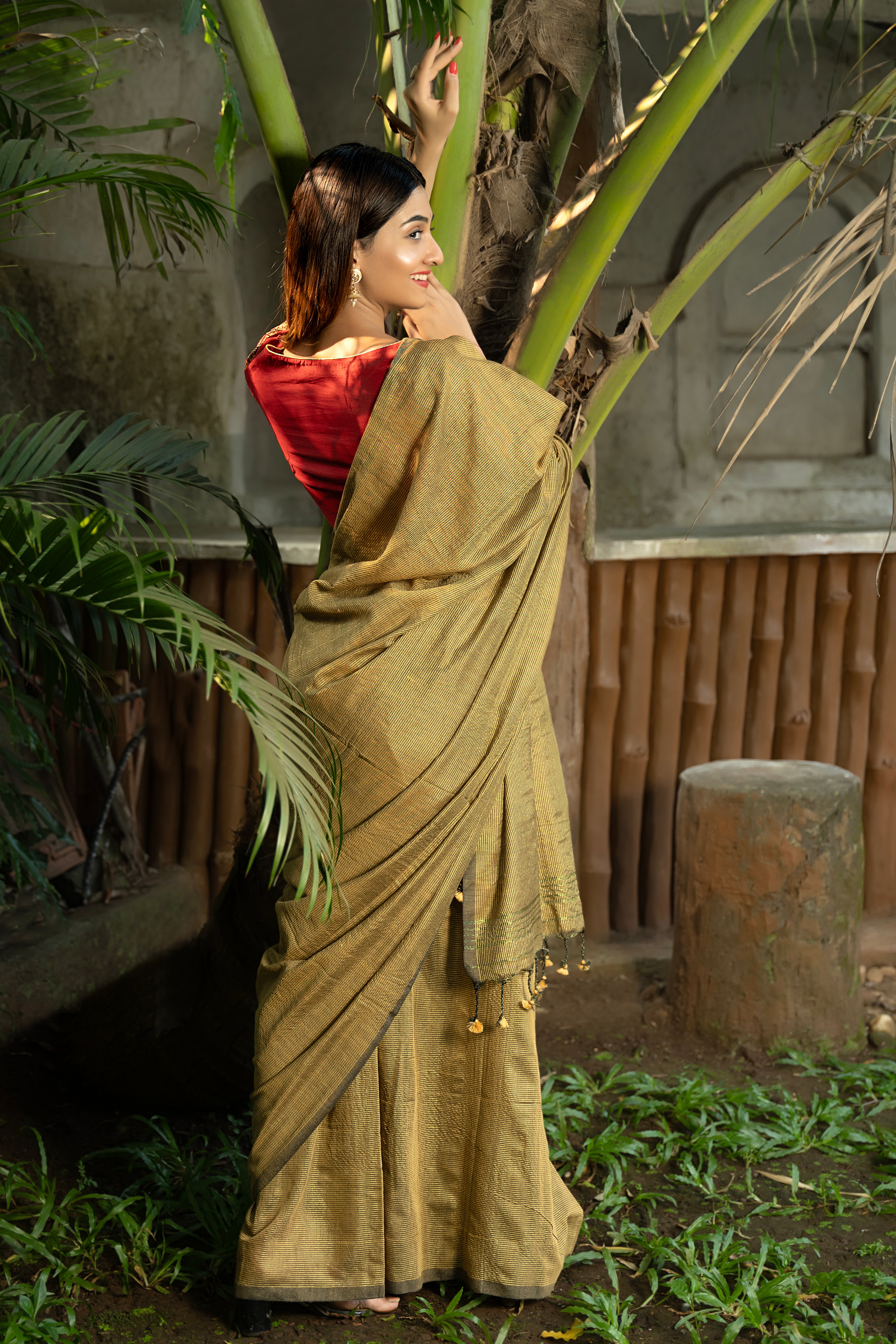 Golden Glimmer Saree